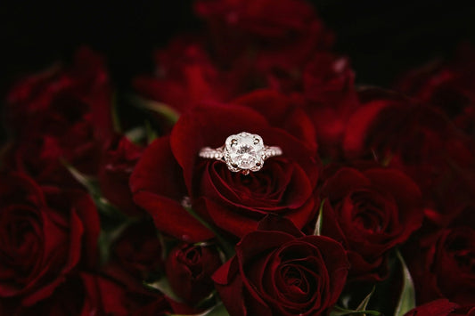How to Pick the Right Jewelry for a Romantic Proposal