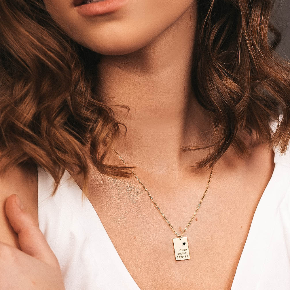 ELEGANT ENGRAVED RECTANGLE NECKLACE