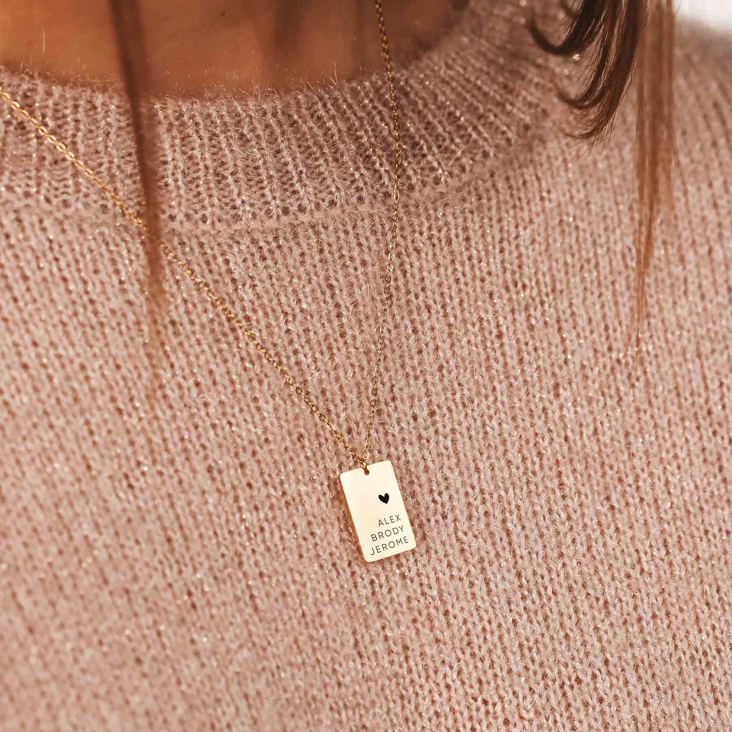 ELEGANT ENGRAVED RECTANGLE NECKLACE