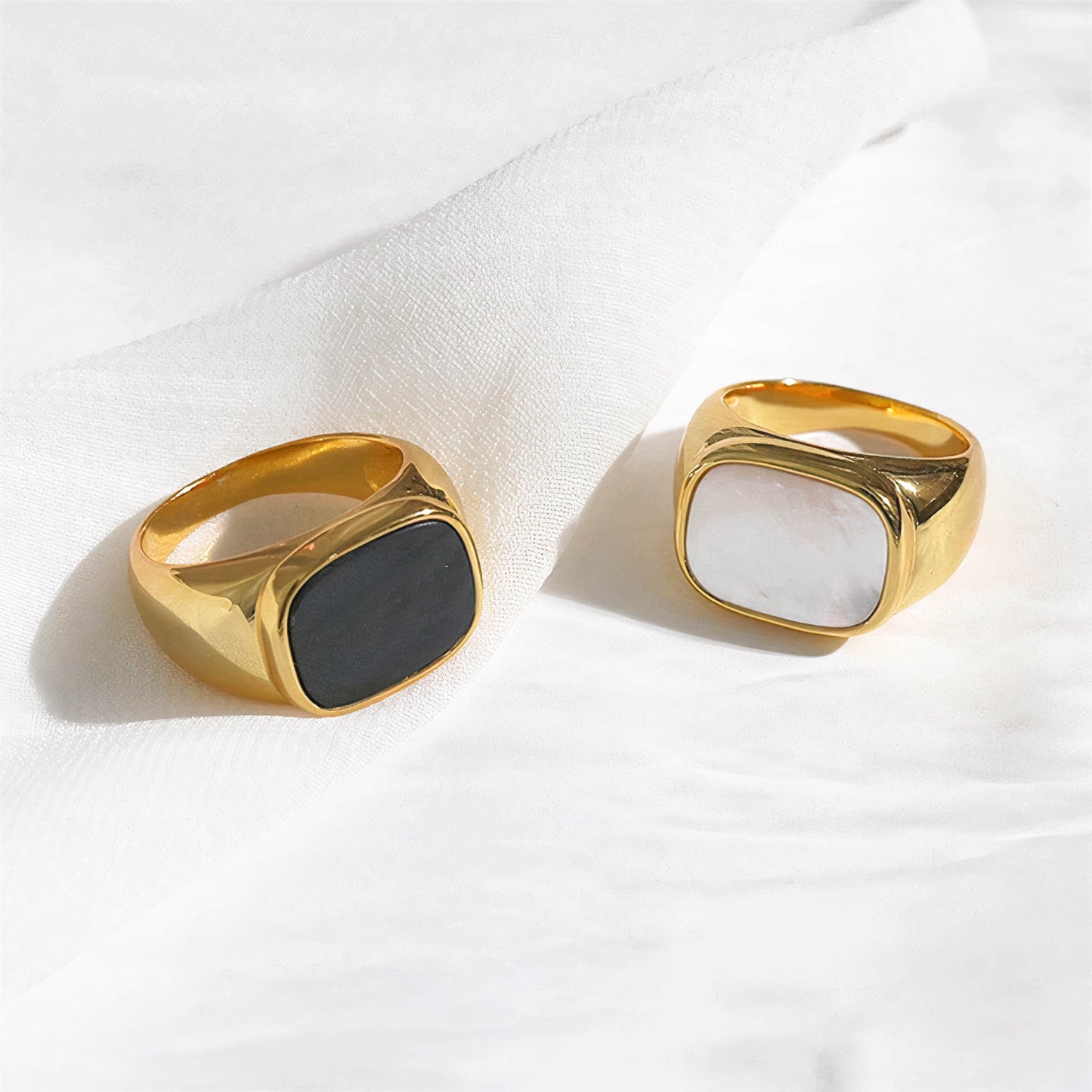 BAROQUE WHITE SHELL SQUARE RING