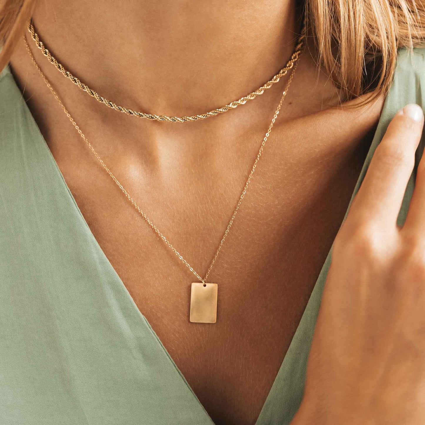FASHIONABLE LAYERED NECKLACE SET