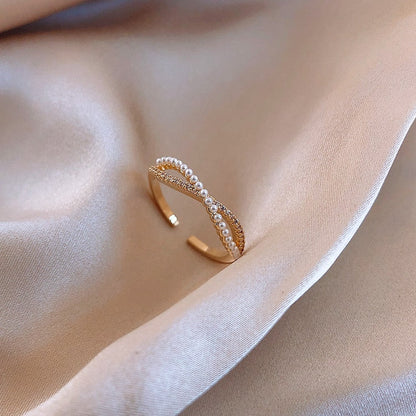 CROSS BOW PEARL RING