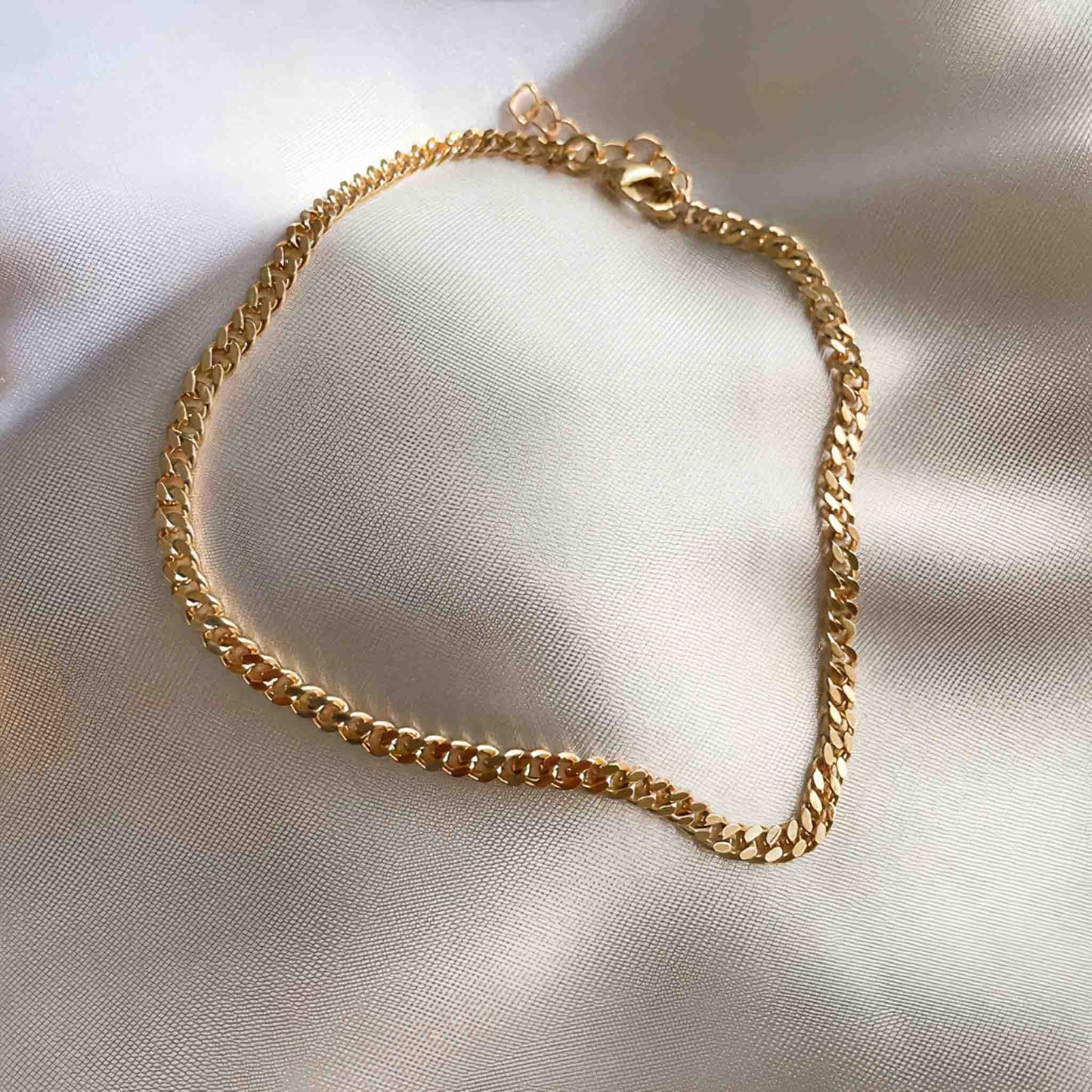 DELICATE SET OF TWO CHAIN ANKLETS