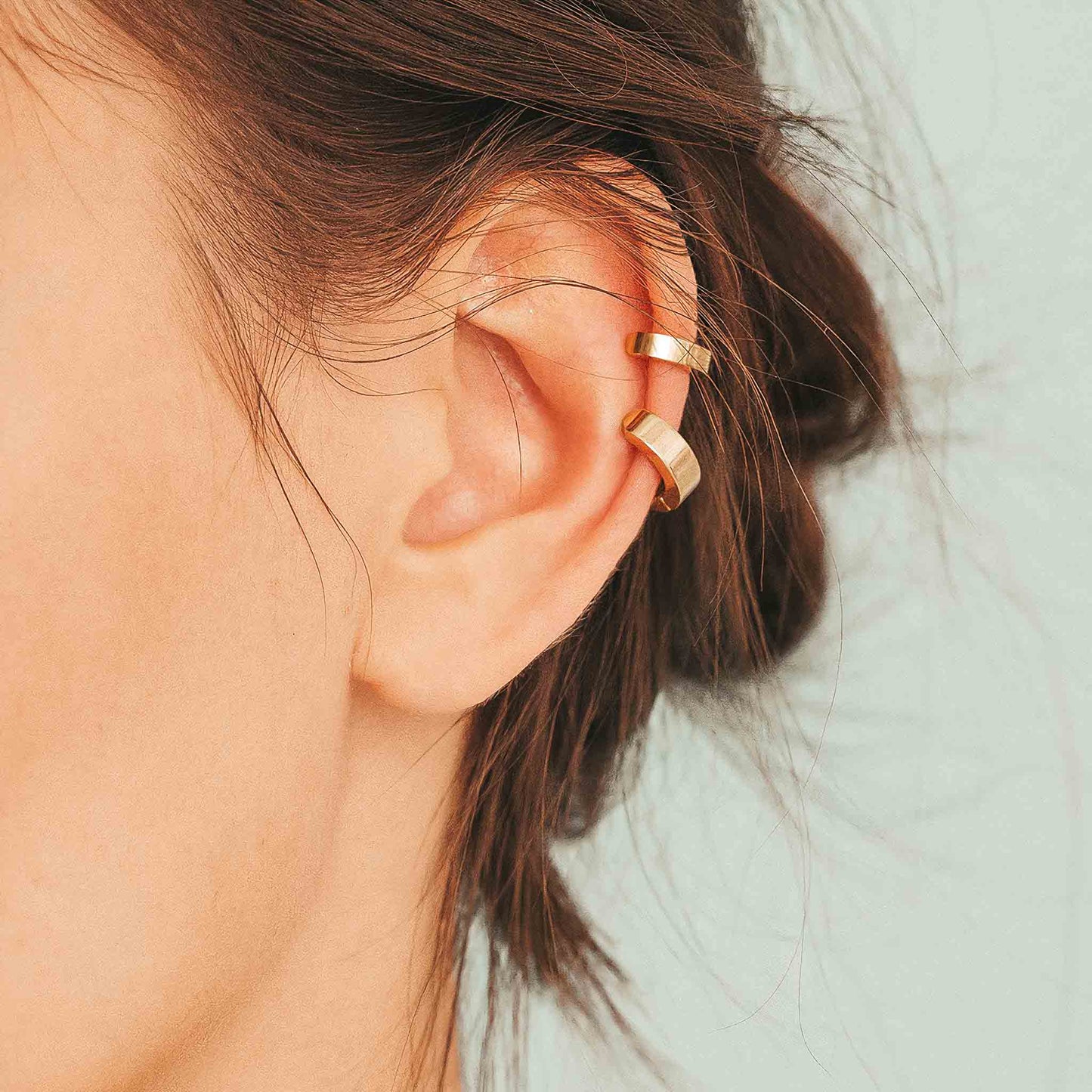 BOLD HUGGIE HOOP EARRINGS