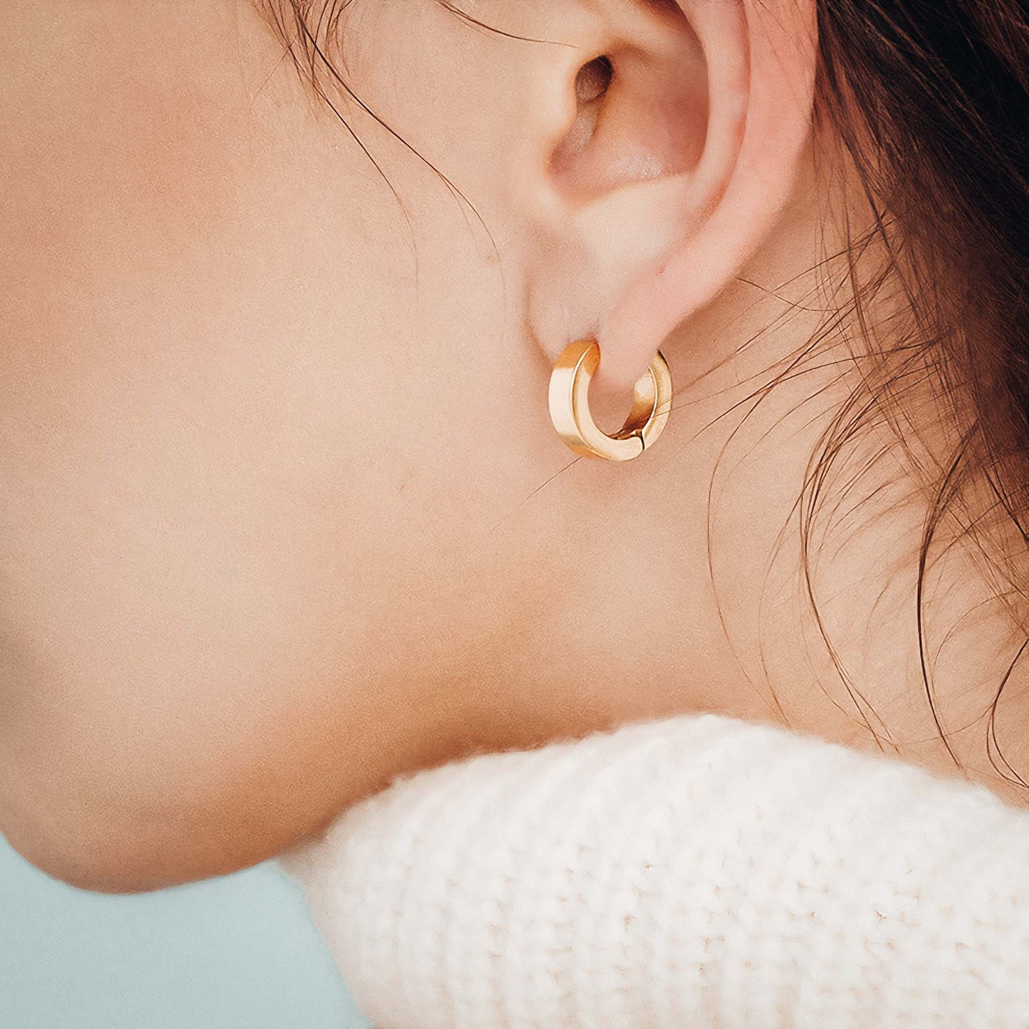 BOLD HUGGIE HOOP EARRINGS