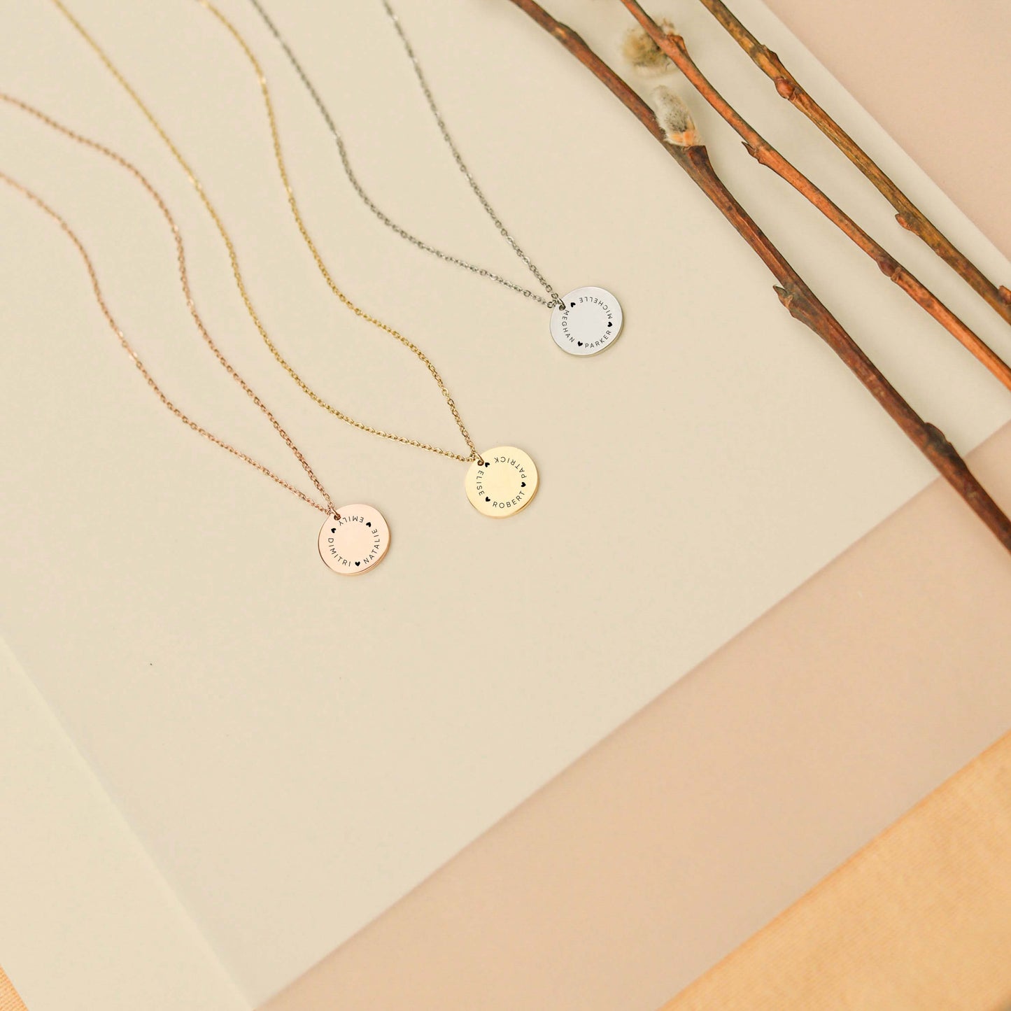 MINIMALISTIC CIRCLE NAME NECKLACE