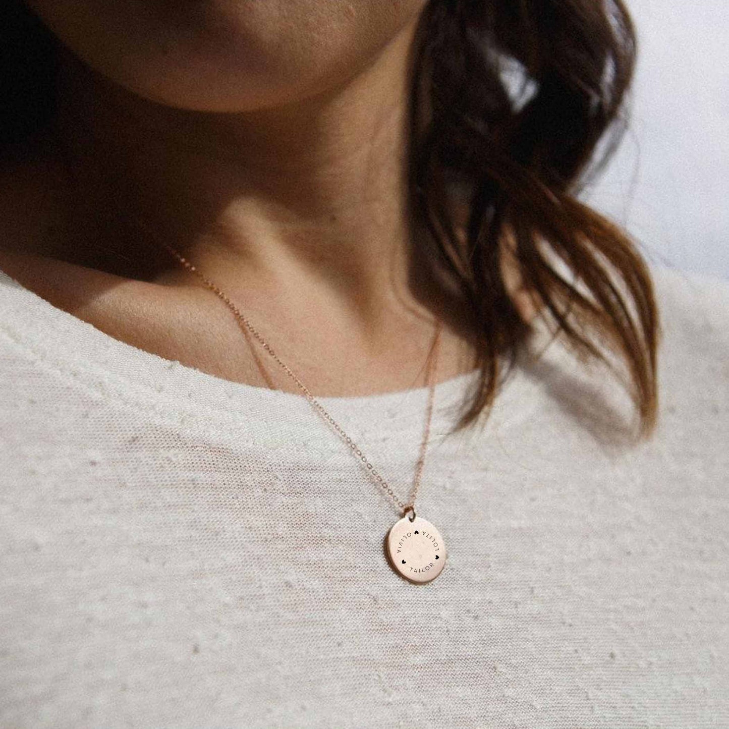 MINIMALISTIC CIRCLE NAME NECKLACE