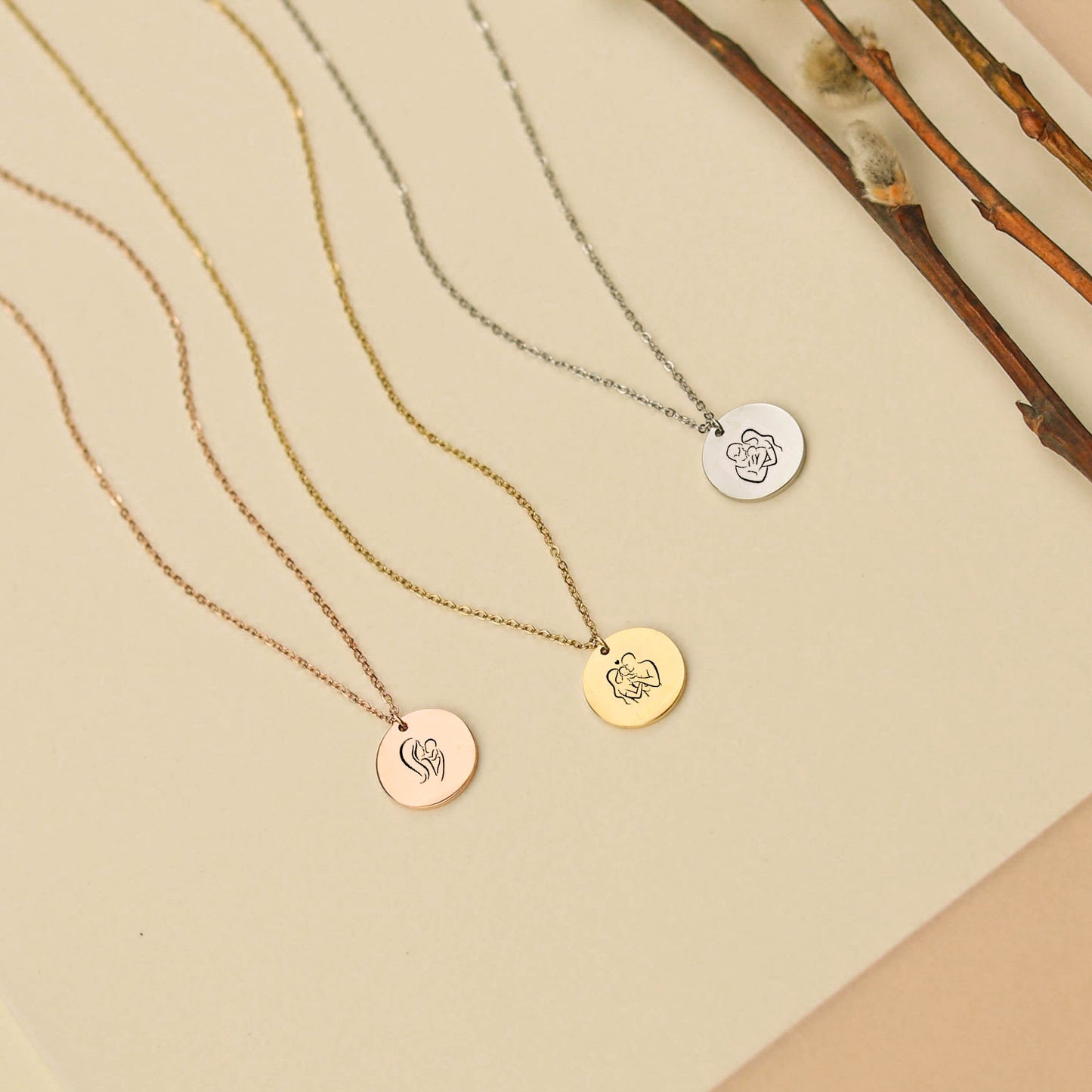 LOVE FAMILY ILLUSTRATIONS NECKLACE