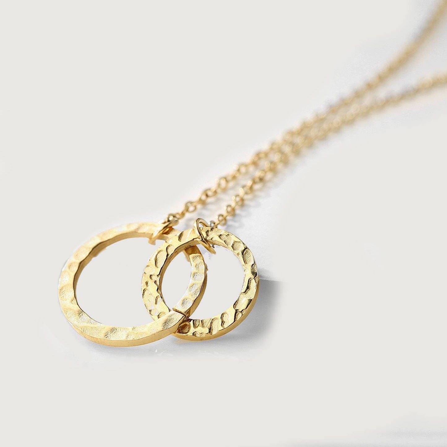 PRECISE INTERLOCKING TWO CIRCLE NECKLACE