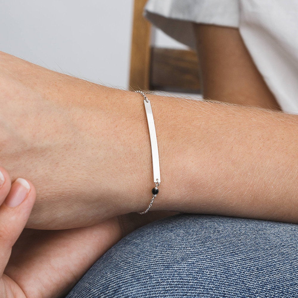 DAINTY ENGRAVABLE BAR BRACELET - Ora Gift