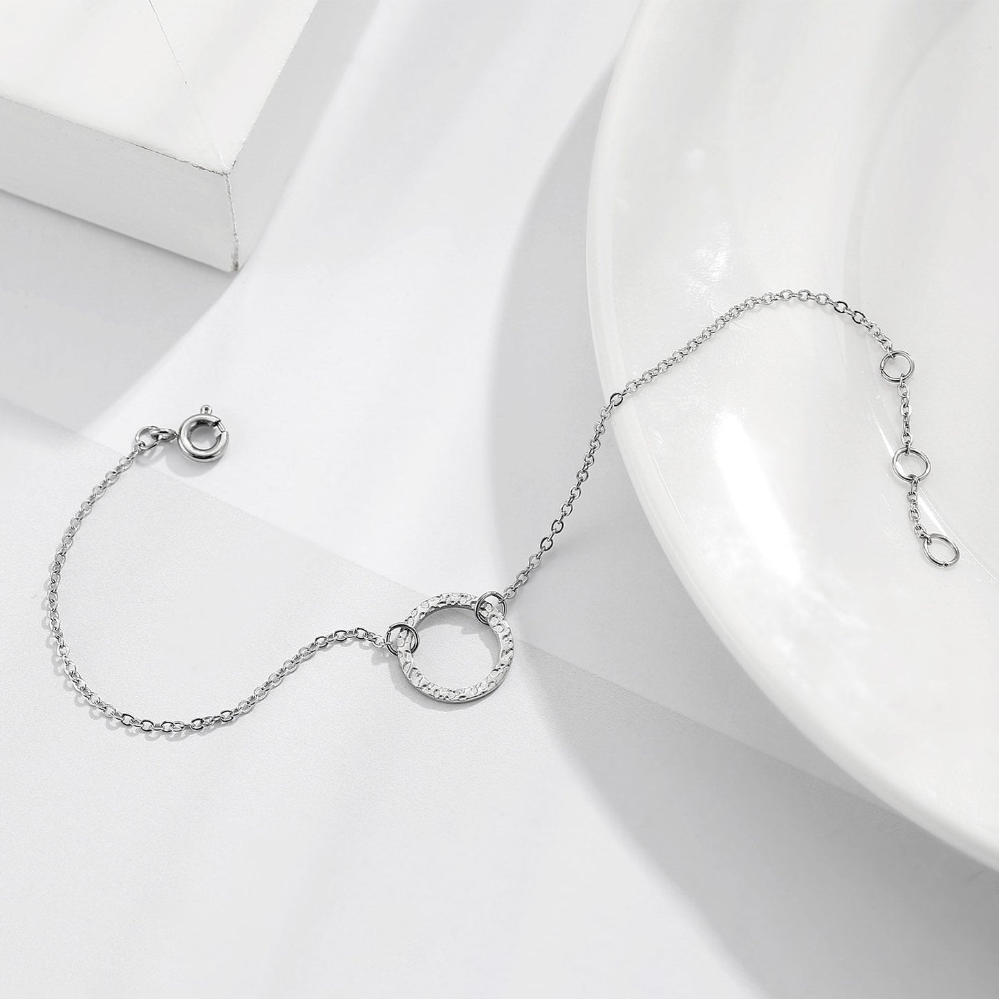 MINIMAL OPEN CIRCLE BRACELET