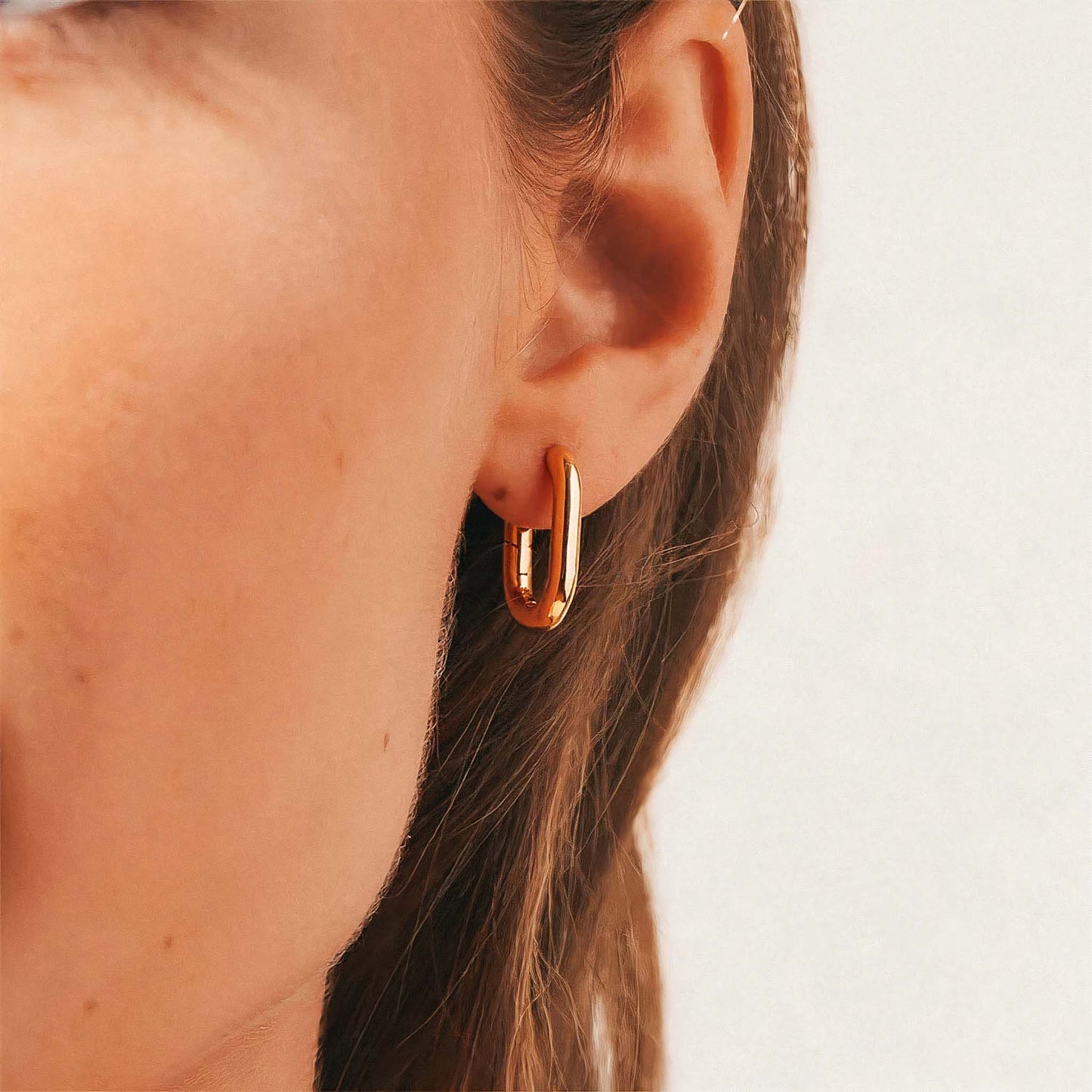 MINIMALIST OBLONG HOOP EARRINGS