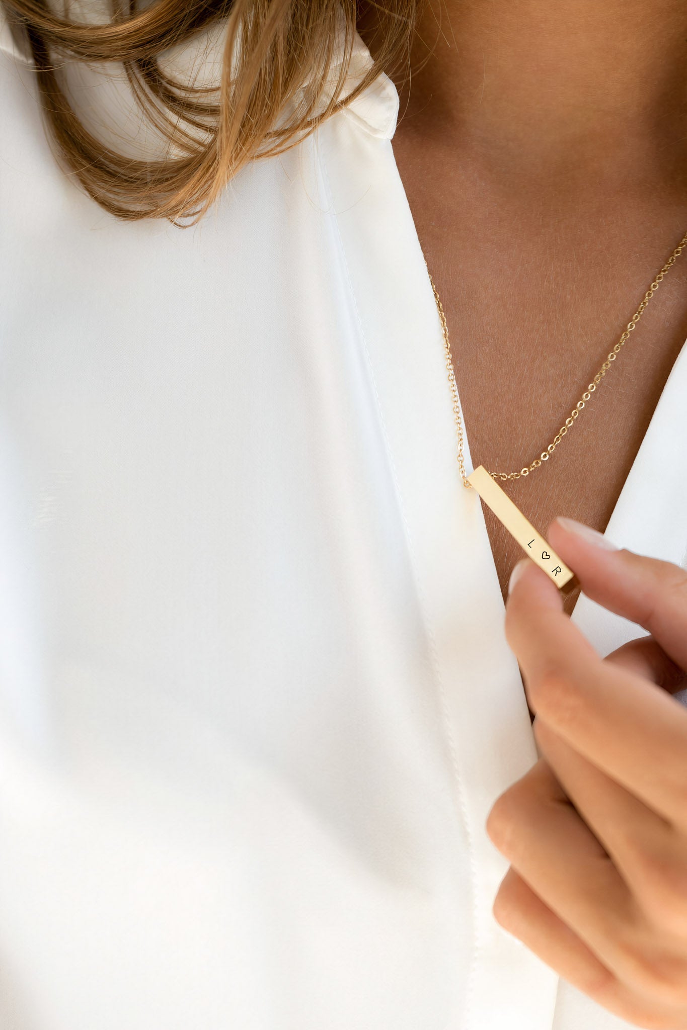 PERSONALIZED VERTICAL BAR NECKLACE