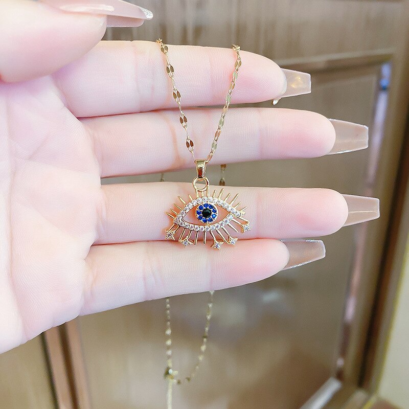 Shop Women's Pendant Necklaces