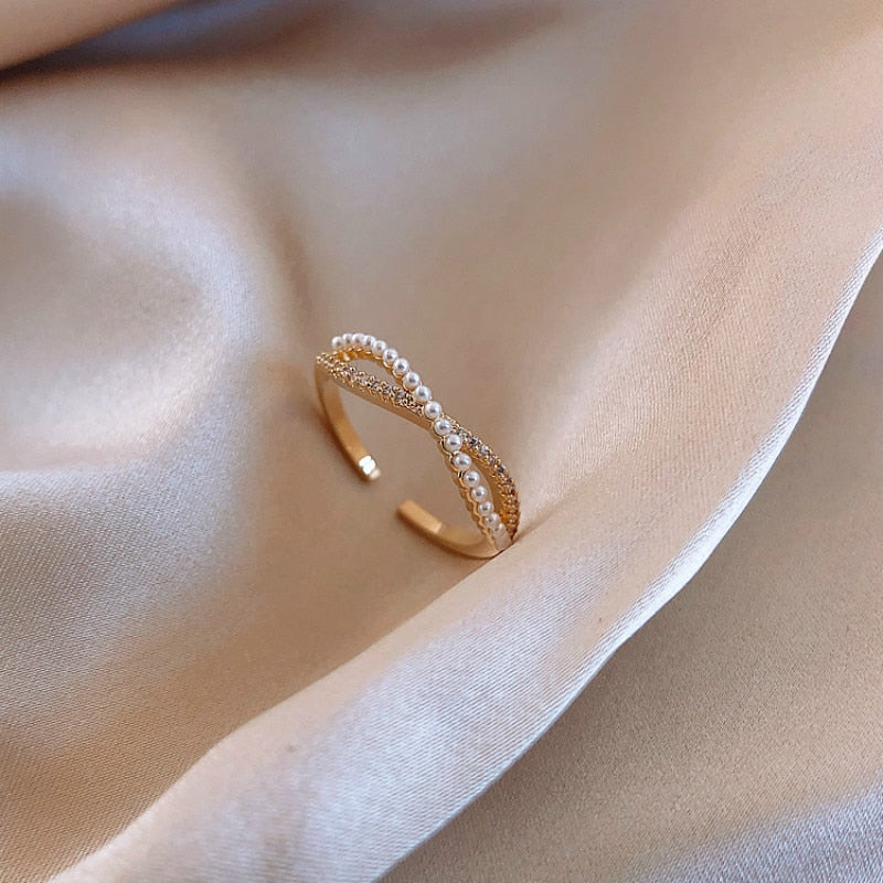 CROSS BOW PEARL RING