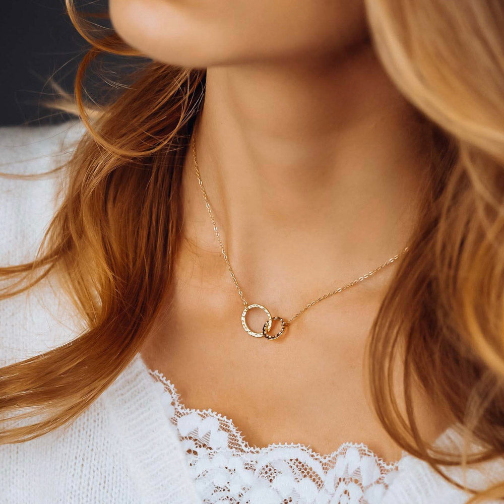 Gold Interlocking Circles Necklace – ESTÉE LANE