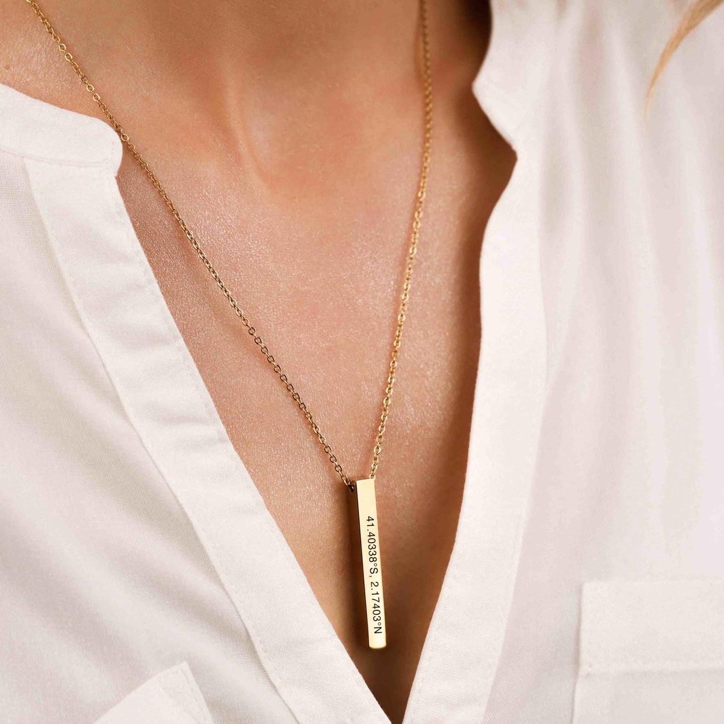 PERSONALIZED VERTICAL BAR NECKLACE